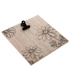 Produkt Dřevěná dekorační tabule s klipsem Meadow flowers, 16 x 16 cm