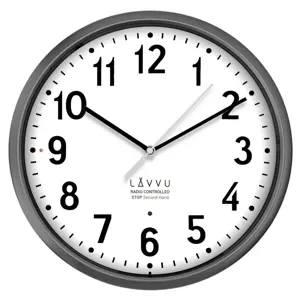 Produkt LAVVU Šedé hodiny Accurate Metallic Silver řízené rádiovým signálem, pr.30 cm