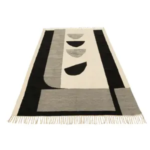 Produkt Béžovo - černý vzorovaný koberec s třásněmi Tokyo - 198*302cm J-Line by Jolipa