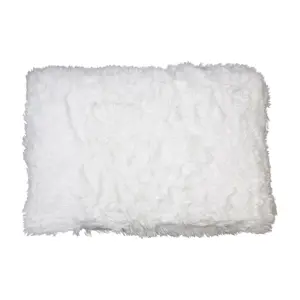 Produkt Bílý chlupatý polštář White - 40*60*15cm Mars & More