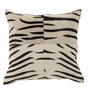 Černo-bílý kožený polštář s výplní Zebra -  44*10*44cm J-Line by Jolipa