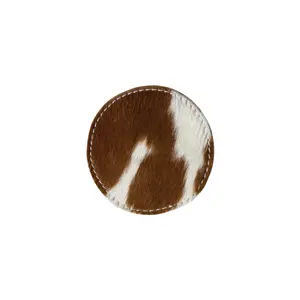 Produkt Hnědo bílý podtácek z hovězí kůže - 9*9*0,3cm Mars & More