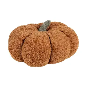 Oranžovo-hnědý dekorační polštář ve tvaru dýně Pumpkin - Ø 28*18 cm  Clayre & Eef