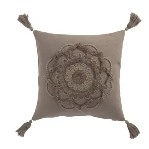 Produkt Taupe bavlněný polštář Fransen Blumen se střapci - 45*45 cm J-Line by Jolipa