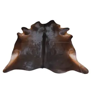 Tmavě hnědý koberec z hovězí kůže Cowhide brown - 200*0,5*240cm/3-4m² J-Line by Jolipa