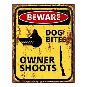 Produkt Žlutá nástěnná kovová cedule Beware - 20*1*25 cm Clayre & Eef